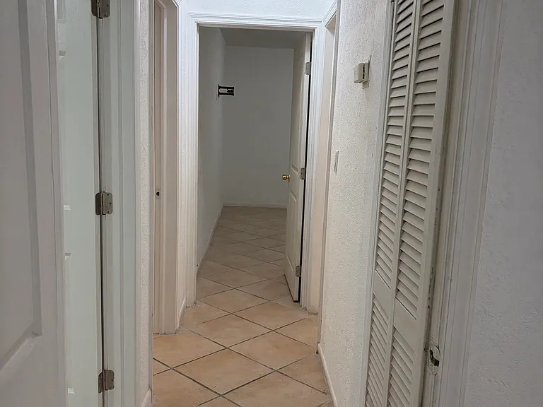 146 NE 1st Ave #148 — Photo 3
