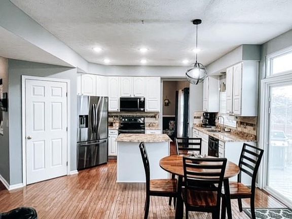 3rd image of 600 Harpwood Dr
