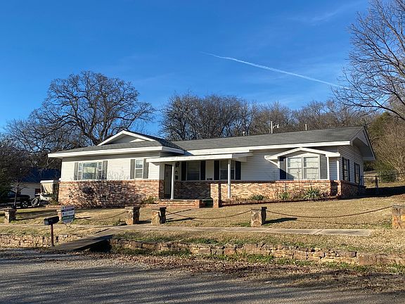 4th image of 101 W Caddo Ave