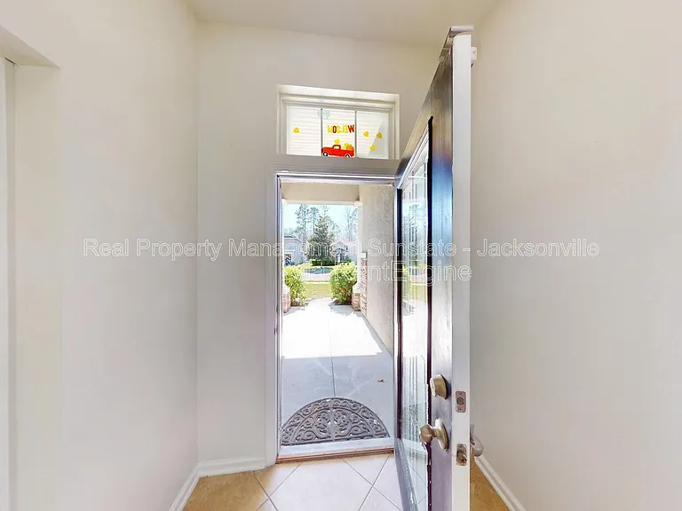 630 Glendale Ln — Photo 3