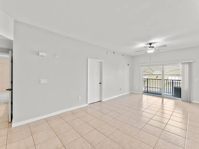 100 Browning Ave — Photo 5
