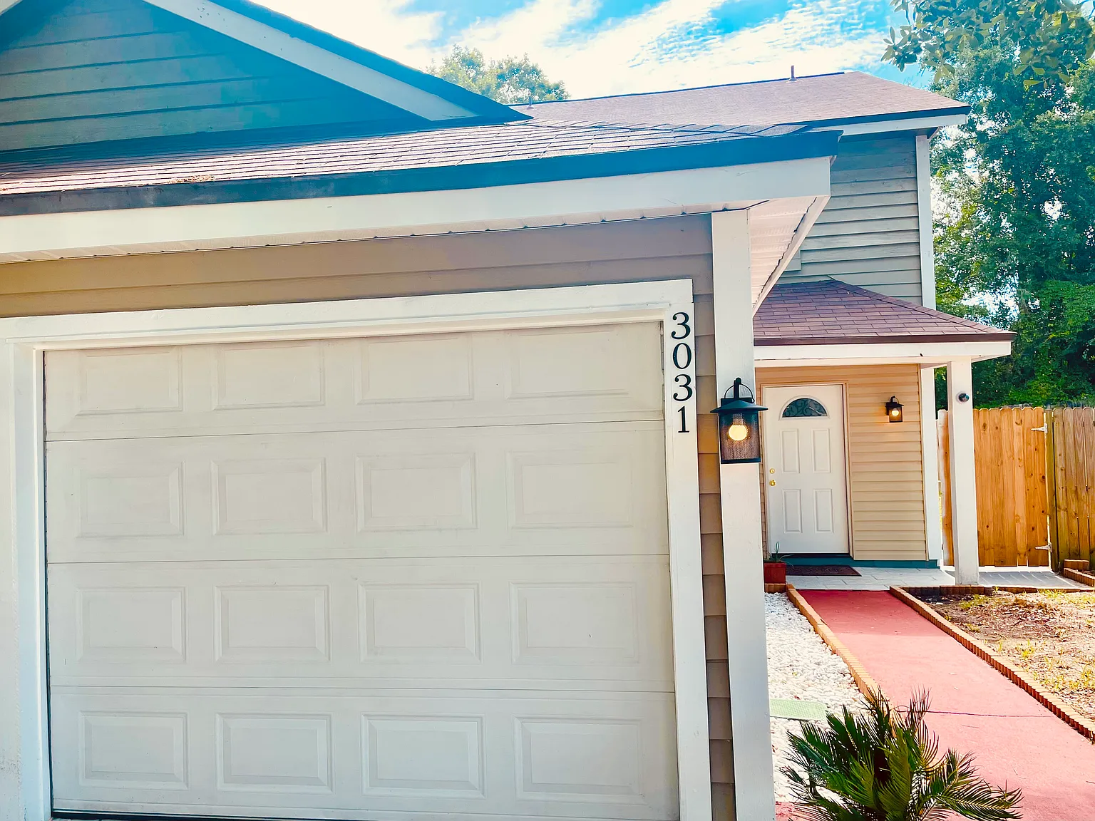 2 bed, 1.5 bath, 1408 sqft, $1,799 — Photo 2