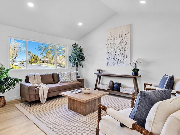 3rd image of 938 Sandy Cove Drive