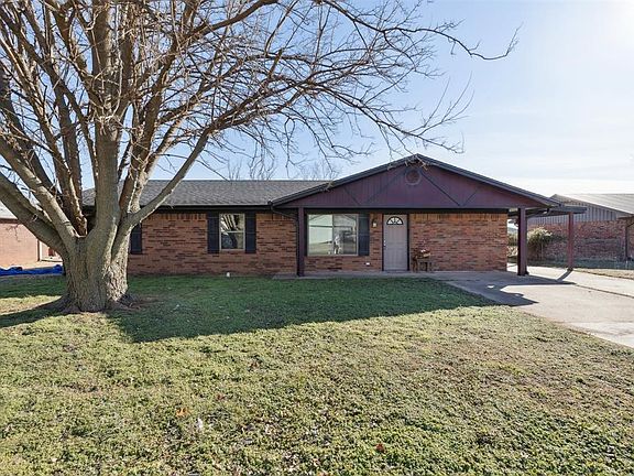 3rd image of 909 W Chickasaw Ln