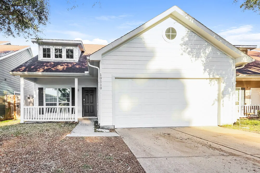 4 bed, 2.5 bath, 2048 sqft, $2,760 — Photo 1