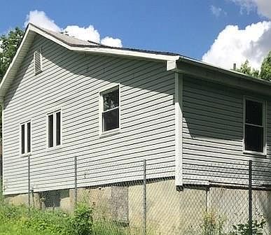 2nd image of 125 W South St