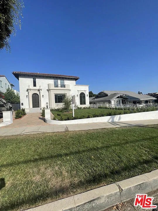 3 bed, 3.5 bath, 2880 sqft, $15,000 — Photo 3