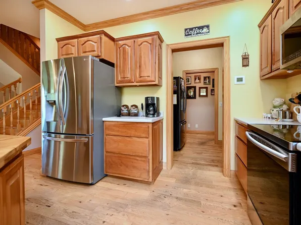 24242 Pfeiffer Hill Rd, Winona, MN 55987