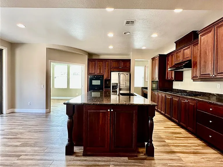 1220 Olivia Pkwy — Photo 37
