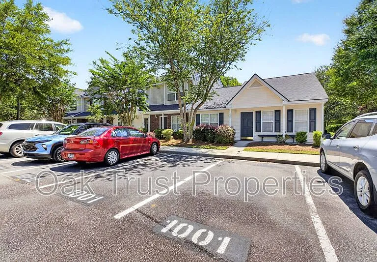 1001 Elm Hall Cir — Photo 4