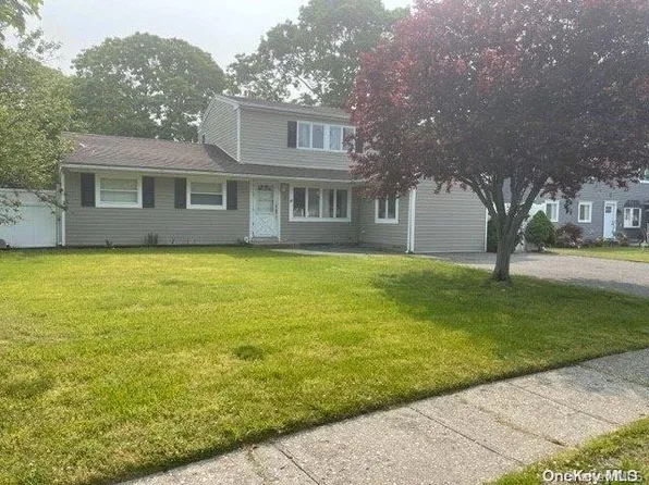 3 Pamela Lane, Selden, NY 11784
