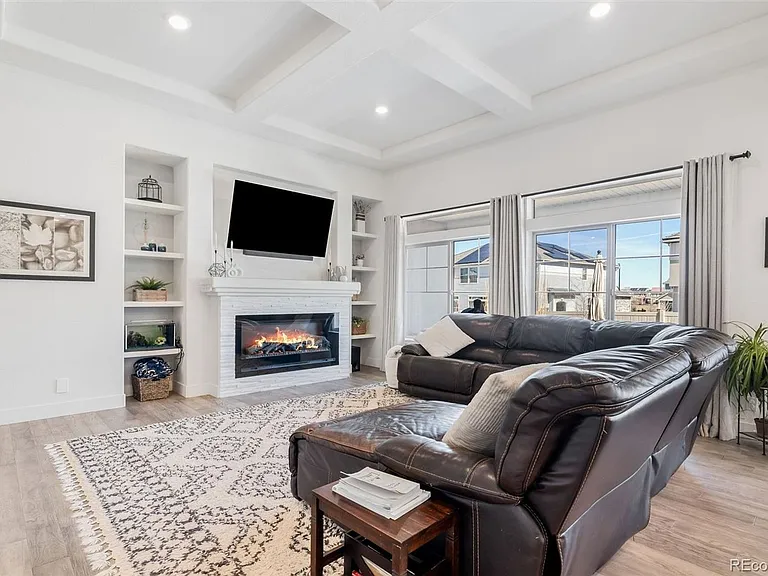 20551 Beekman Pl — Photo 4