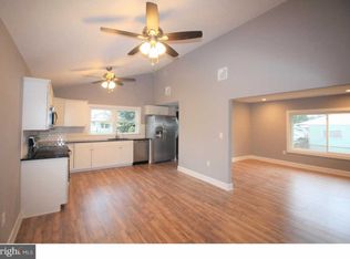 29 Lavender Ln, Levittown, PA 19054
