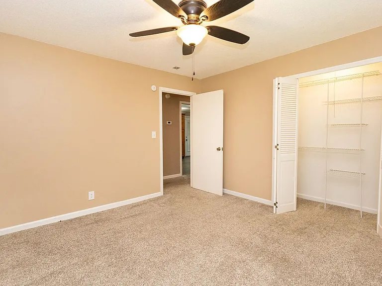 8260 Oxford Dr — Photo 13
