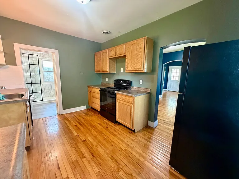 701 W C St — Photo 11