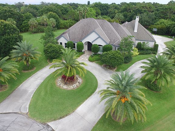2nd image of 2405 Isle Of Palms Dr