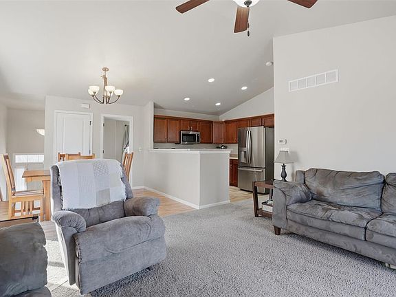 3rd image of 1070 Patton Ln