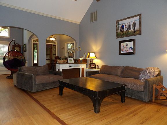 2nd image of 508 Rolling Hills Dr