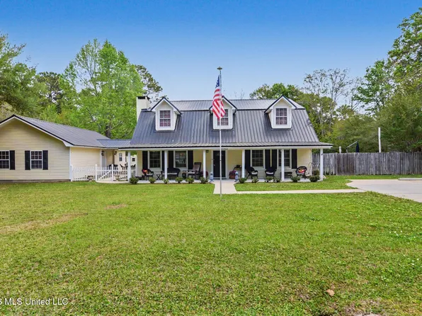 13704 Coleman St, Moss Point, MS 39562