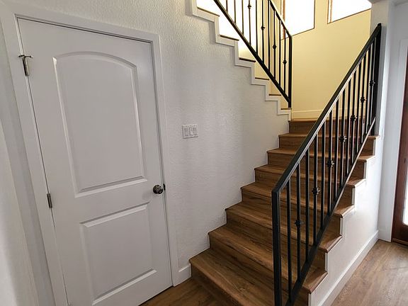 2nd image of 2404 S Cabrillo Ave #2402