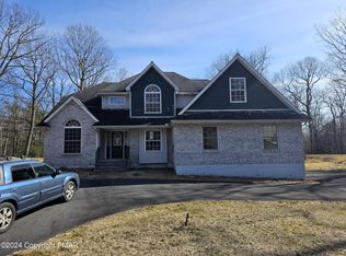 165 Oak Ridge Dr, Milford, PA 18337