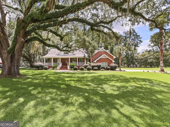 203 Cypress Lakes Dr, Bloomingdale, GA 31302