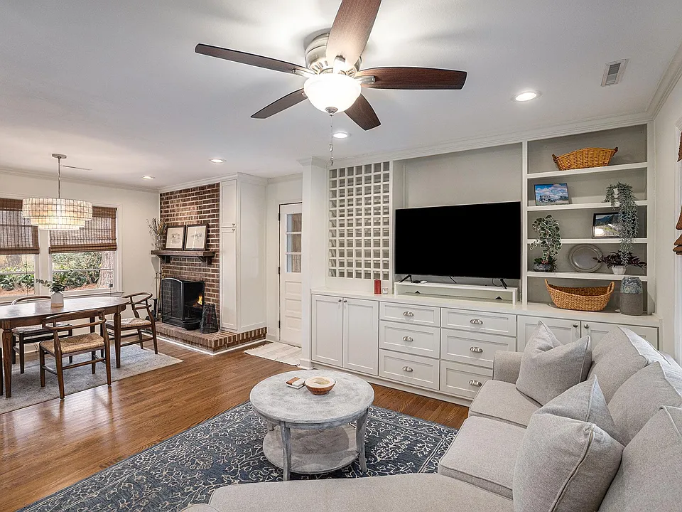 826 Symmes Dr