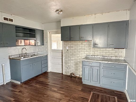 5th image of 3001 Hoover Ave