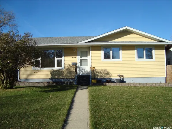 658 1st Avenue NE, Swift Current, SK S9H 2B9