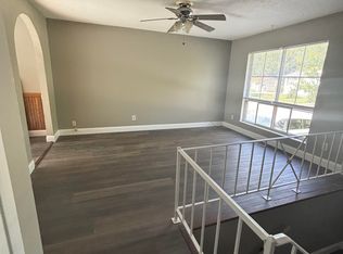 4077 N Camelot Dr, Decatur, IL 62526