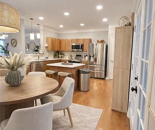 5th image of 638 Providence Pl SW