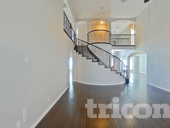 4th image of 131 Lake Trail Dr