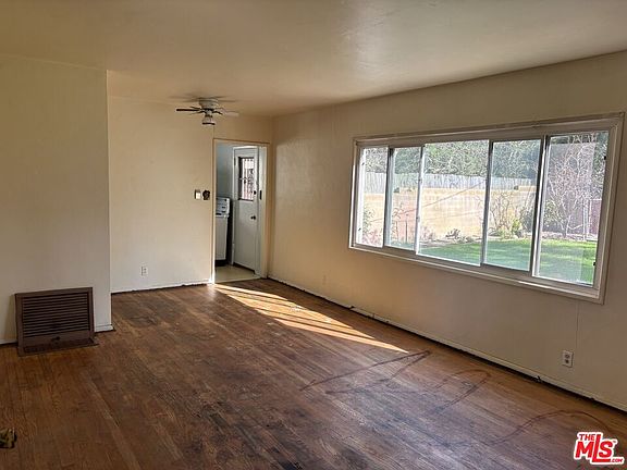3rd image of 5534 W 76th St