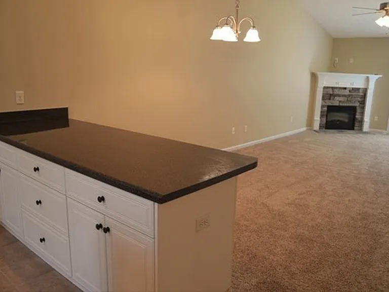 2626 York Dr — Photo 3