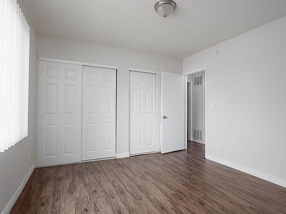 5th image of 12860 Oxnard St #1