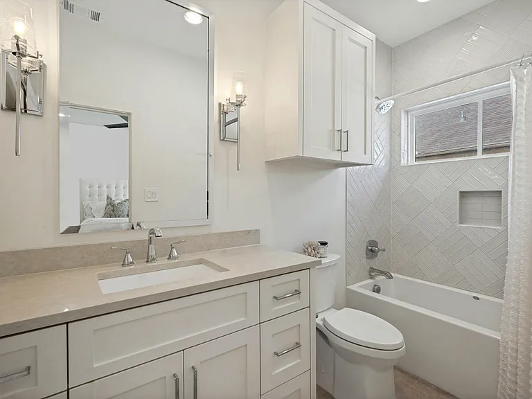 4220 Hawthorne Ave #103 — Photo 19