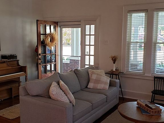 5th image of 302 W Brown St