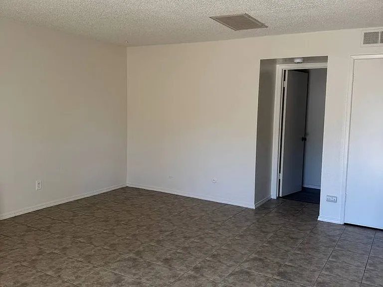 2665 N Wishon Ave — Photo 3