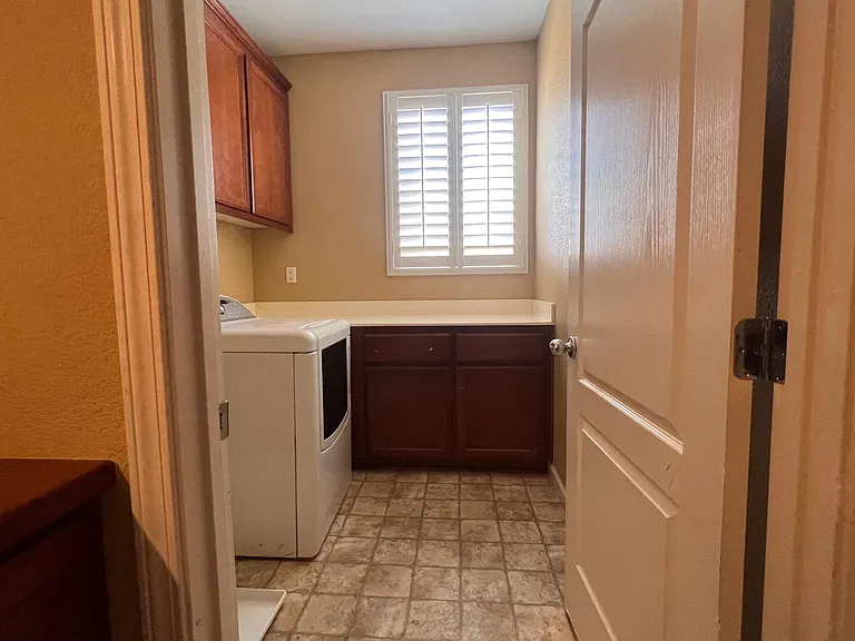 1066 Amber Ridge Ln — Photo 15