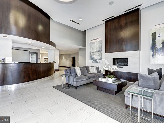 2nd image of 1111 Oronoco St Unit 330