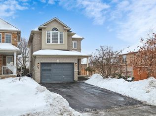 24 Castle Green Dr, Whitby, ON L1R 2P9