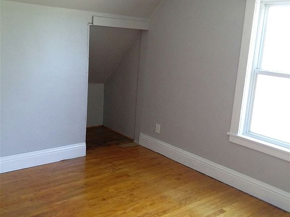 5th image of 9 W Ross St