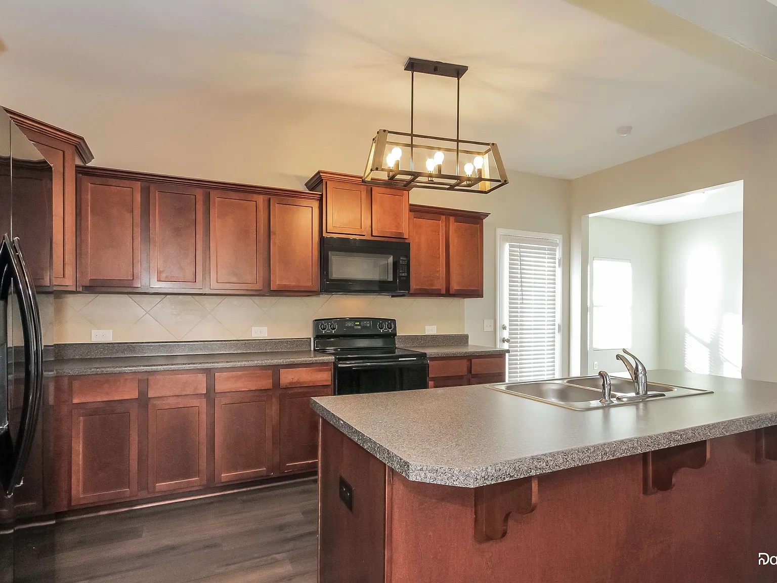 3 bed, 2.5 bath, 2094 sqft, $2,175 — Photo 3