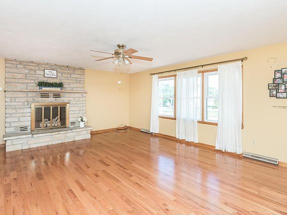 3rd image of 343 Redwood Dr