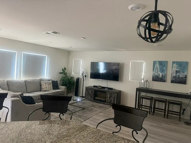3 bed, 2.5 bath, 1794 sqft, $3,450 — Photo 3
