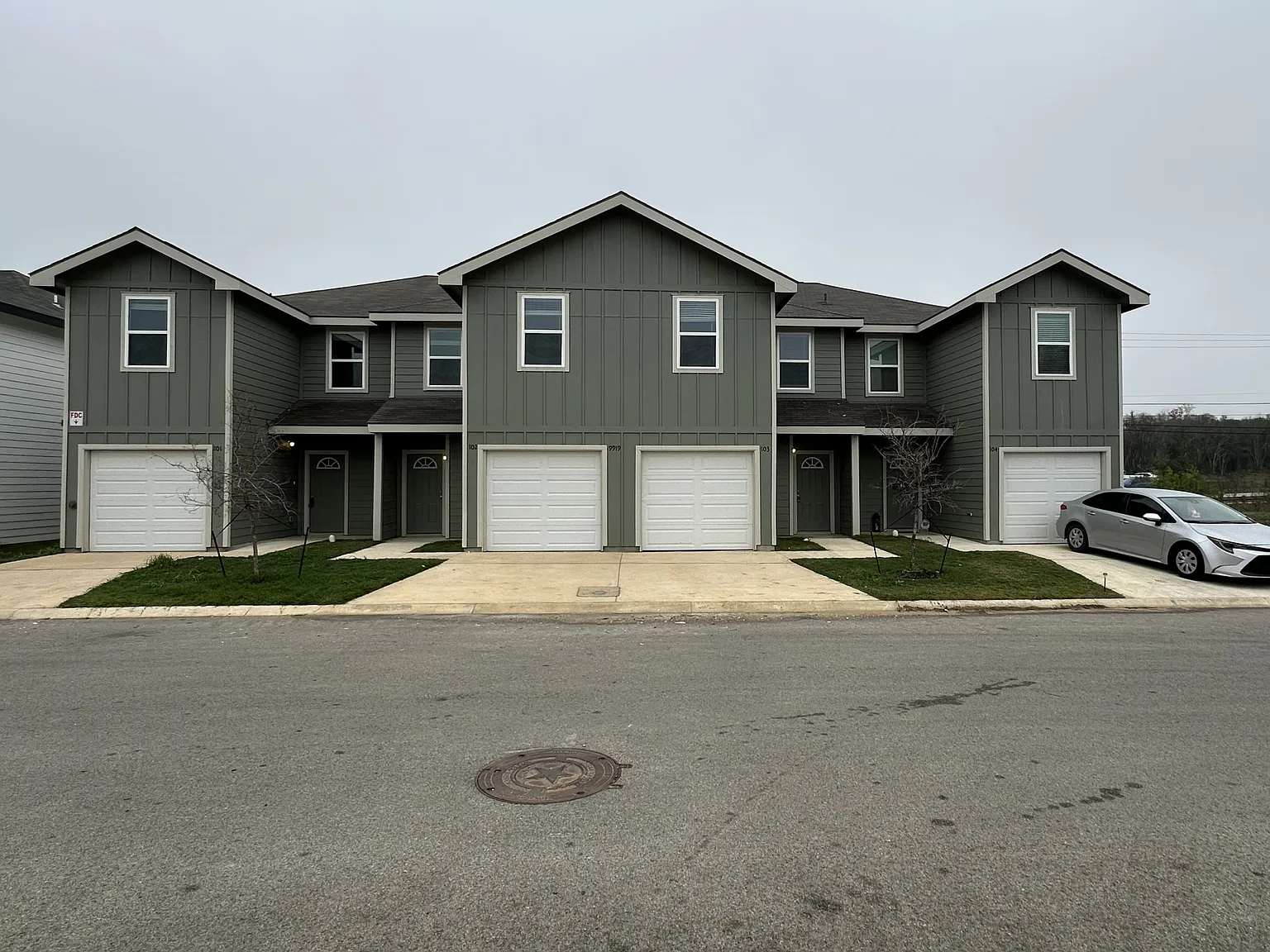 3 bed, 2.5 bath, 1300 sqft, $1,450 — Photo 2
