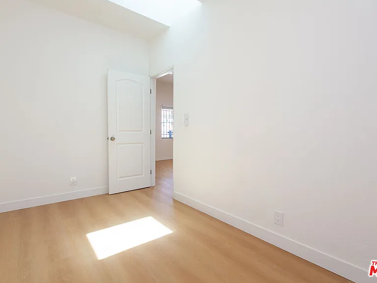 1443 N Mariposa Ave — Photo 10