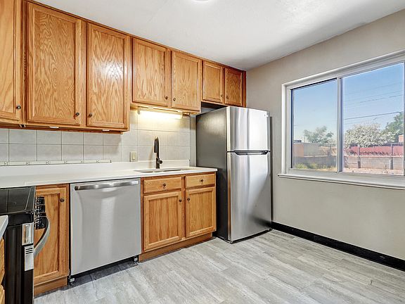 5th image of 907 Manzano St NE
