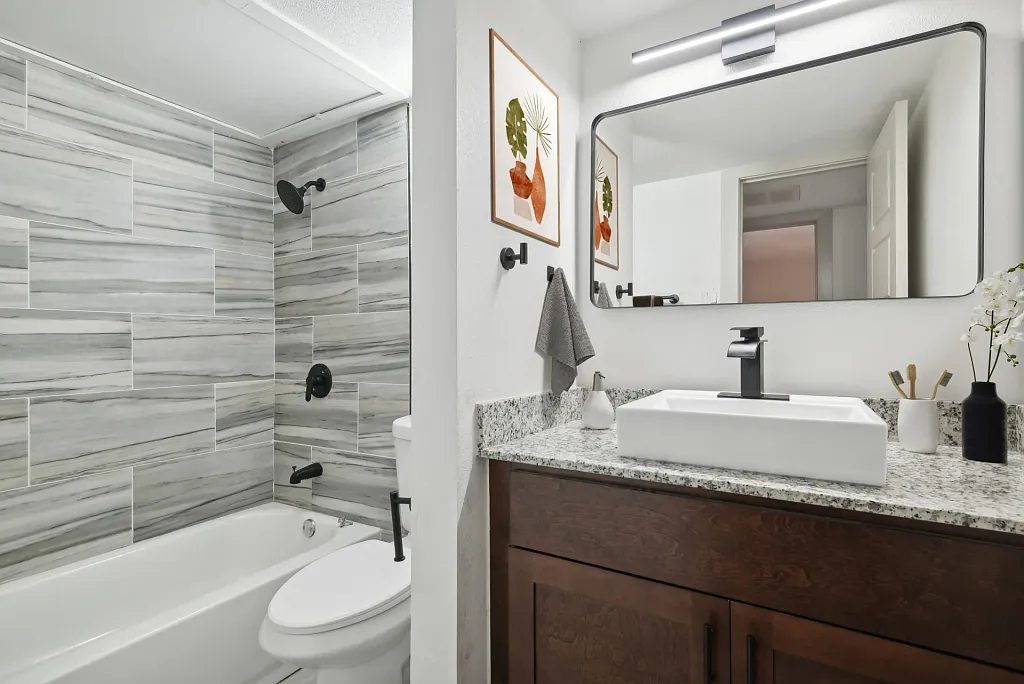 Cross Creek Apartments — Photo 2
