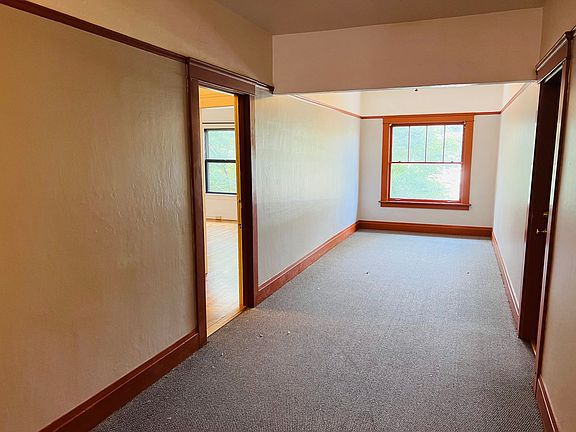 2nd image of 1526 SE Ladd Ave APT I